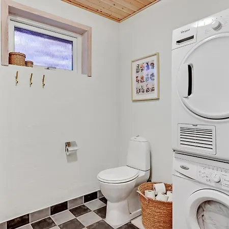 Pet Friendly In With Wifi Holiday home Farvang